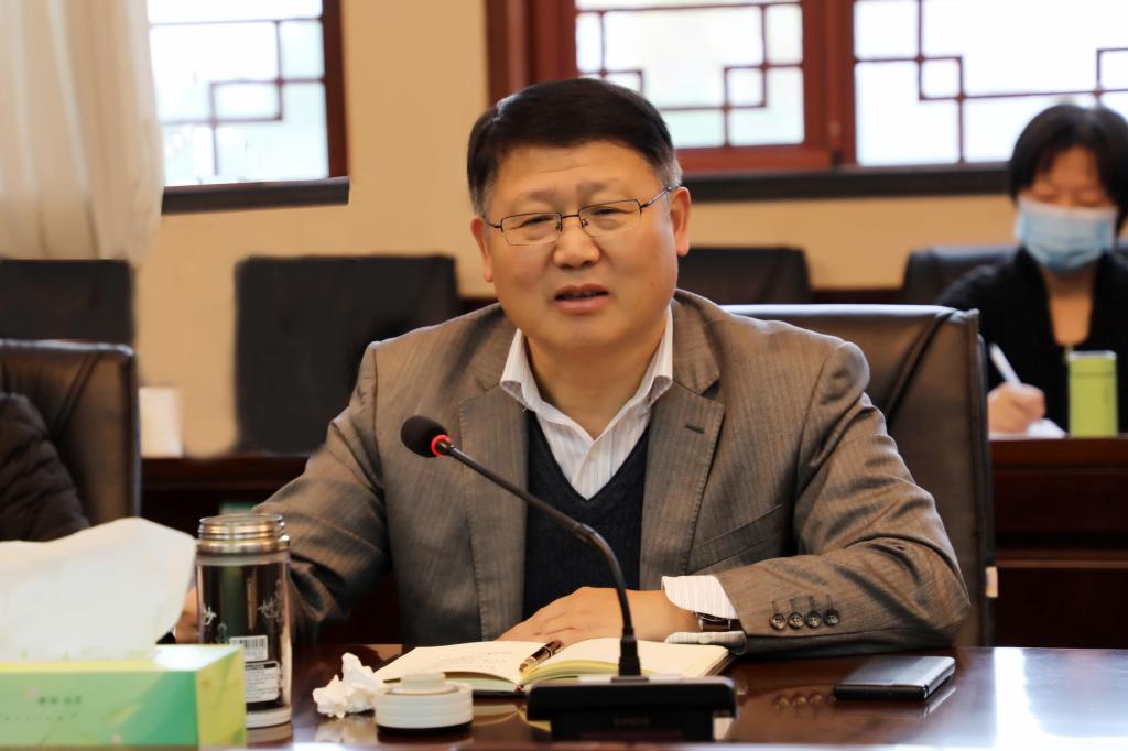 校领导吕万刚,朱建中,徐屏,张飙,刘彦博和各学院院长,相关职能部门